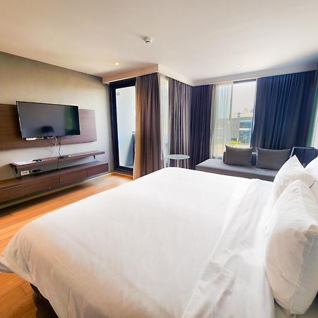 Montana Bangkok Hotel & Residence Buitenkant foto